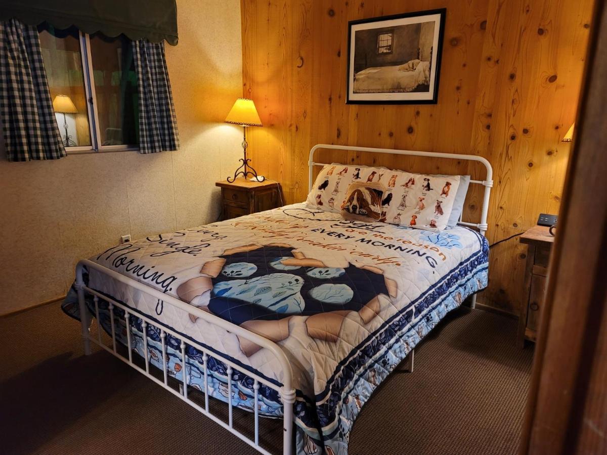 Hillcrest Suites & Cabins Биг Беър Лейк Екстериор снимка