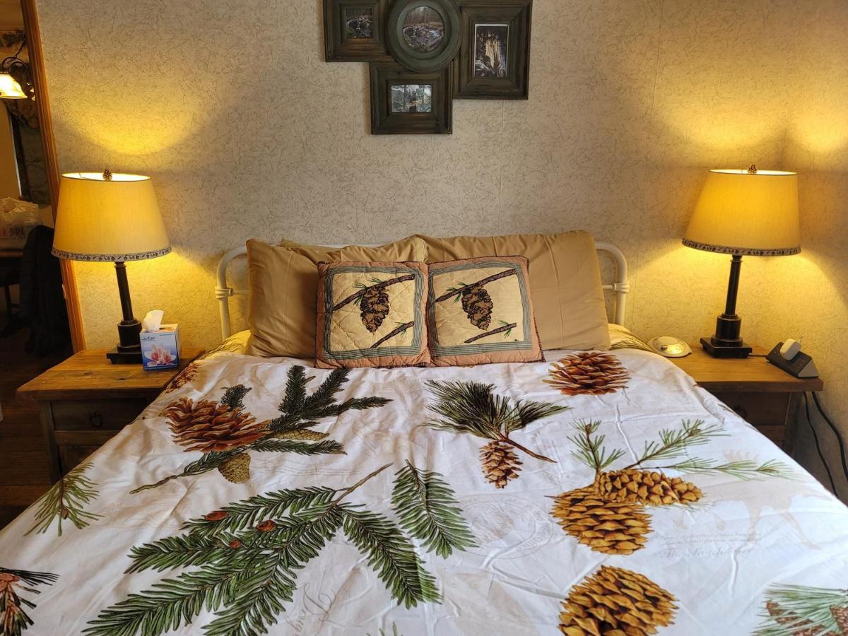 Hillcrest Suites & Cabins Биг Беър Лейк Екстериор снимка