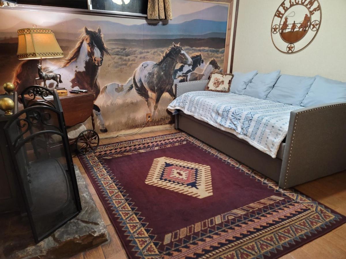 Hillcrest Suites & Cabins Биг Беър Лейк Екстериор снимка