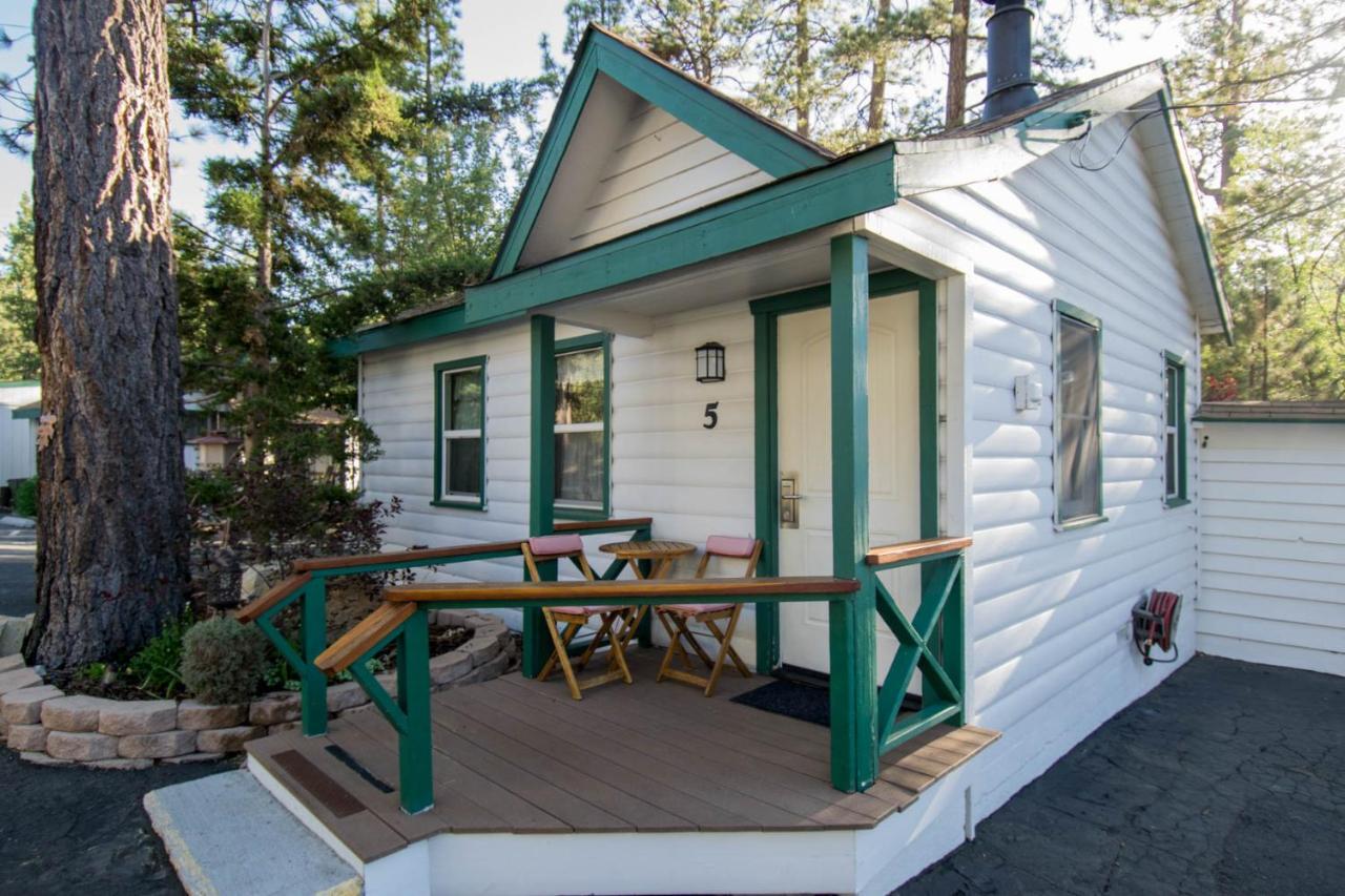 Hillcrest Suites & Cabins Биг Беър Лейк Екстериор снимка